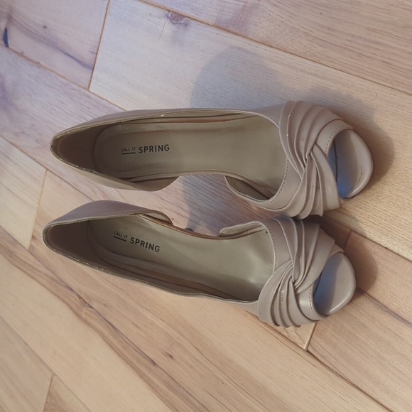 Beige sandals - Picture 2 of 4